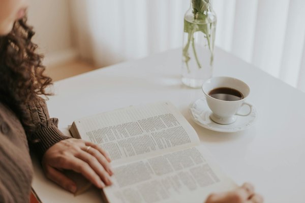 Comment Incorporer des Pièces Vintage pour Créer un Look Moderne et Tendance